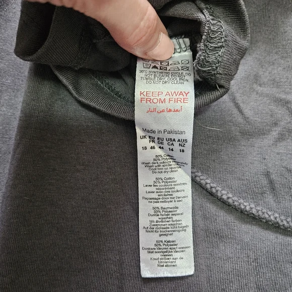 Grey pretty little thing 2 piece outfit - Picture 13 of 16